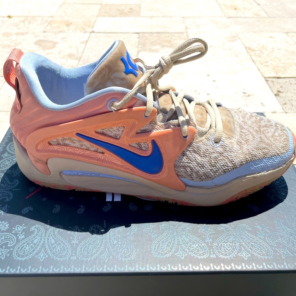 Nike KD15 men’s basketball shoes.  Size 9.5. Multi color.